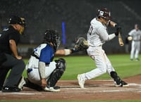 El poderío de la ofensiva Guinda vivió una gran velada en el Estadio de la Revolución, luego de la aplastante victoria 15 carreras a 2 sobre los Charros de Jalisco. (Fotografías de Ramón Sotomayor Covarrubias)