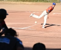 En una gran actuación como relevo durante cuatro entradas, el pícher lagunero Daniel Rodríguez
fue el ganador, enfrentando un total de 13 bateadores legales, permitiendo una carrera limpia,
dos hits, regaló cinco bases por bolas y recetó siete ponches. (Especial)