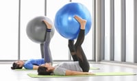 Sumar el pilates a nuestros hábitos de salud no solo supone beneficios físicos, sino también emocionales.