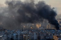 Vista del distrito de Dahieh, al sur de Beirut, tras un ataque aéreo israelí este martes. (EFE)