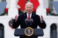 Imagen Joe Biden indulta a su hijo Hunter quien enfrenta cargos por posesión de armas de fuego