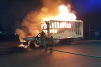 Imagen Se incendia camión en carretera Monterrey-Saltillo tras posible falla mecánica