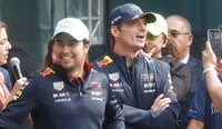 Imagen Max Verstappen recibe regalo de Navidad: Cuadro de 'Checo' Pérez