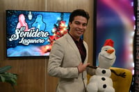 Navideño. Carlos Eduardo interpretó temas navideños dentro del programa El Sonidero Lagunero de El Siglo de Torreón.