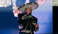 Imagen Pepe Aguilar desata polémica tras foto familiar en Instagram