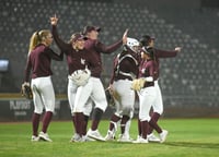 Las Guindas lograron imponerse en el segundo encuentro amistoso frente al
Monterrey en el Estadio de la Revolución. (Fotografía Ramón Sotomayor)