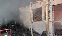 Imagen Incendio consume carpintería en Torreón; fuego arrasa con todo