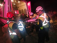 Imagen Rescatan Bomberos Saltillo a lesionada en la Sierra de Zapalinamé