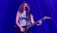 Imagen Shakira inicia su gira mundial y promete cantar y aullar con energía