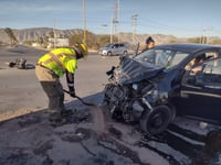 ACCIDENTES VIALES Conductora ignora semáforo en rojo y provoca accidente en carretera a Mieleras