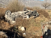 Imagen Volcadura en Gómez Palacio deja tres jóvenes lesionados