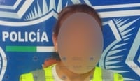 Imagen Mujer es detenida por robo a tienda Oxxo en Gómez Palacio