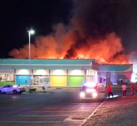 Imagen Se incendia Bodega Aurrera de la Plaza Bella en Frontera