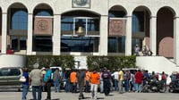 Imagen Obreros de AHMSA protestan en el Palacio Municipal de Monclova