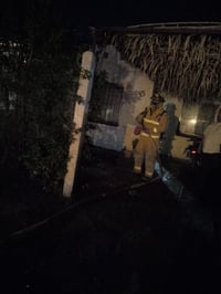 Imagen Bomberos se movilizan por incendio en al colonia Carmen Carreón de Lerdo