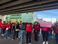 Imagen Trabajadores de la educación cierran Bulevar Venustiano Carranza en protesta contra reforma al ISSSSTE