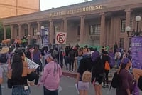 Imagen Mujeres se manifiestan en el Congreso del Estado por el Día de la Mujer