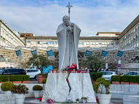 Imagen Vaticano difunde primera foto del papa Francisco desde su hospitalización