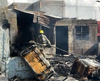 Imagen Quema de cableado provoco fuerte incendio en un tejaban en la colonia Fundadores