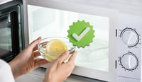 Ésta es la forma correcta de lavar el horno de microondas para evitar daños | VIDEO
