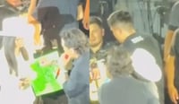 Acusan a Christian Nodal de coquetear con fan durante concierto | VIDEO