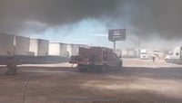 Imagen Fuego arrasa con 5 cajas de tráiler en Ramos Arizpe