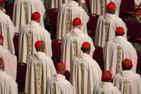 ¿Quiénes aspiran a ser papa? Entre ellos hay un teólogo, un diplomático y un sacerdote de barrio