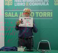 Imagen Escritor Saúl Rosales recibe homenaje por su trayectoria en la FIL Coahuila 2025
