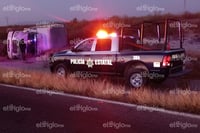 Imagen Vuelca tráiler en la localidad de Ceballos, el chofer dejó abandonada la unidad
