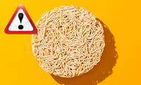 El peligro de consumir sopas instantáneas en exceso