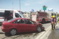 Imagen Aparatoso choque deja tres mujeres lesionadas, el responsable se pasó el semáforo en rojo