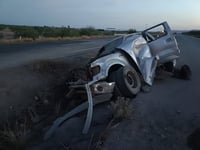 Imagen Trabajadores de empresa de agroquímicos sufren volcadura a unos kilómetros de San Pedro