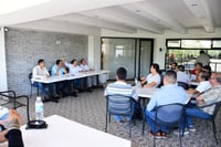 Imagen Flora Leal se reúne con empresarios y se compromete a facilitar trámites y respaldar al comercio local