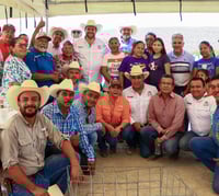 Imagen Entregan pollitas Rhode Island Red a productores de Ramos Arizpe