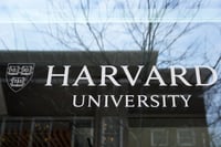 Imagen Harvard no podrá recibir a estudiantes extranjeros por orden del gobierno de EUA