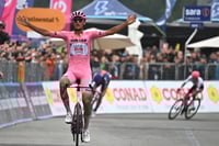 Imagen Isaac Del Toro gana en la etapa 17 del Giro de Italia