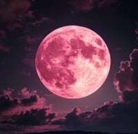 La Luna de Fresa iluminará el cielo el 11 de junio, un fenómeno lleno de historia y simbolismo natural.