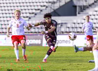 El exsantista y ahora jugador del Feyenoord de los Países Bajos, Stephano Carrillo, impactó un balón en el travesaño frente a Dinamarca.