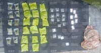Imagen Aseguran mochila con cristal, marihuana y cocaína en Gómez Palacio