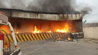 Imagen Se incendia área de carga y descarga de un centro comercial de Gómez Palacio
