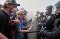 Imagen Demócratas piden a Trump rebajar tensiones en California y retirar las tropas de Los Ángeles