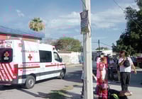Imagen Trabajadores salen proyectados tras accidente en la camioneta que viajaban en Gómez Palacio