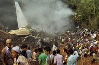Imagen Hallan a un superviviente del trágico accidente aéreo en la India, autoridades no han emitido cifra de víctimas