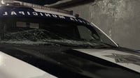 Imagen Vandalizan patrulla en Monclova; hay 8 arrestados