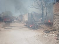 Imagen Incendio destruye dos jacales y parte de una vivienda en la Santiago Ramírez de Torreón