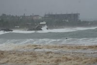 Imagen Erick se debilita a tormenta tropical al entrar a tierra por Guerrero