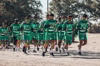 Imagen ¿Por qué los equipos de futbol entrenan en la arena durante su pretemporada?