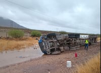 Imagen Vuelca tráiler a la altura de la localidad de Ceballos