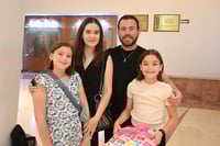 Daniela, Renata, Roberta y Vicente.