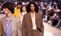 Rostros Siete tendencias de moda hombre para el verano de 2026 desveladas en París